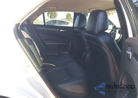 2018 Chrysler 300 Touring L Awd z USA, uszkodzony, nr VIN 2C3CCARG1JH317152